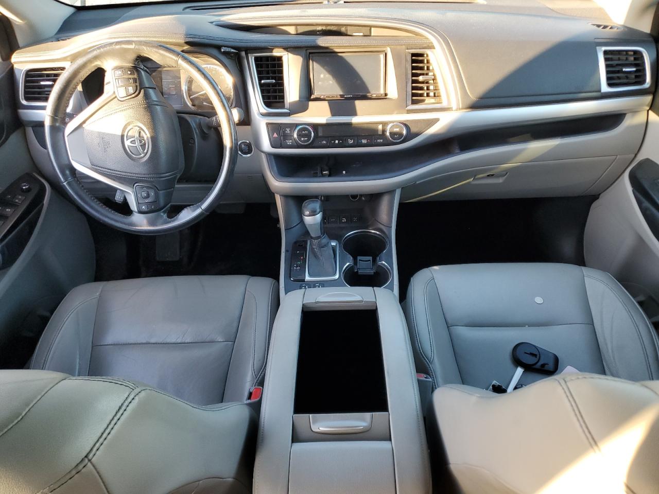 TOYOTA HIGHLANDER XLE