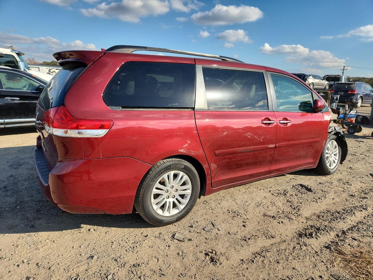 TOYOTA SIENNA XLE