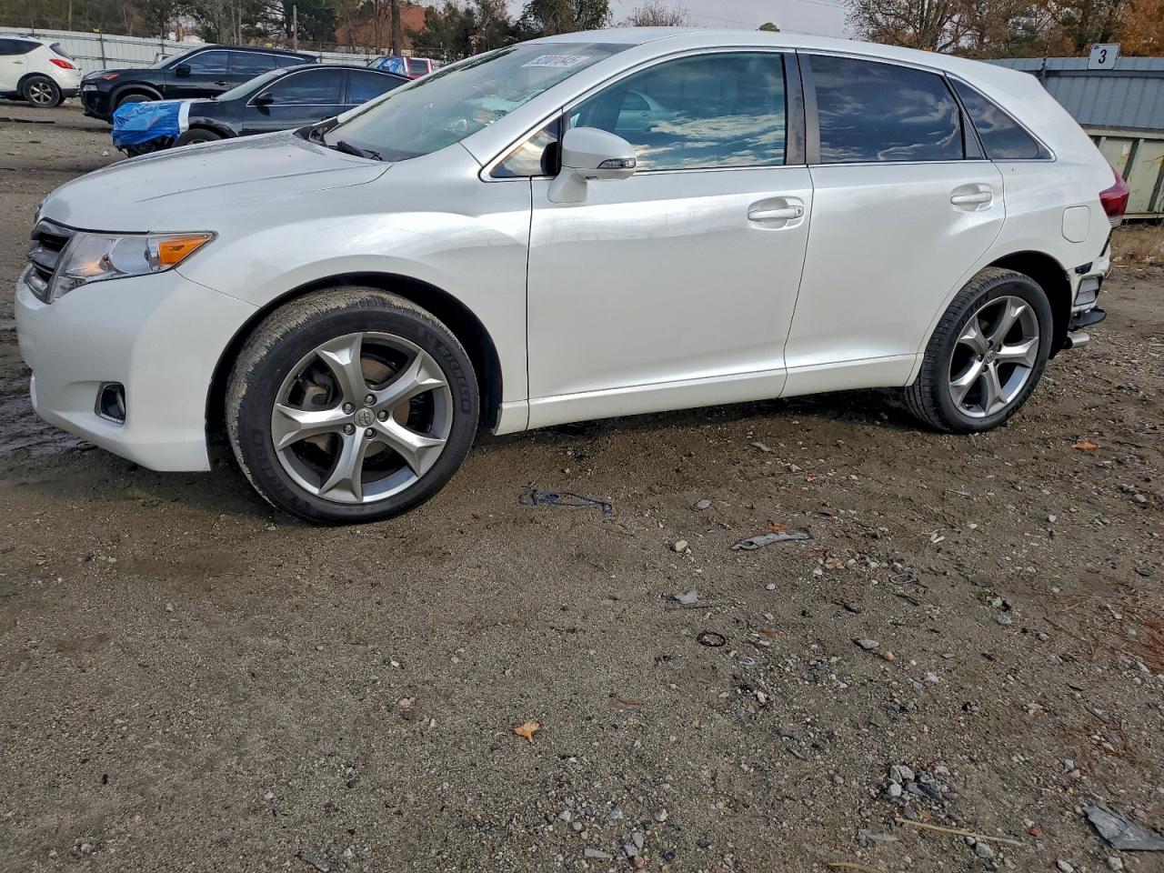 TOYOTA VENZA LE