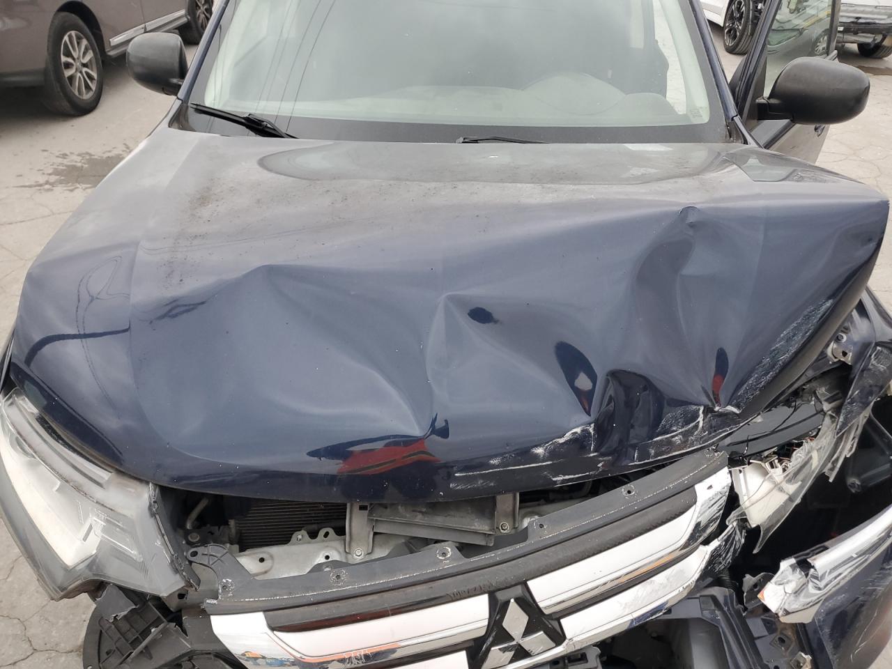 MITSUBISHI OUTLANDER SE