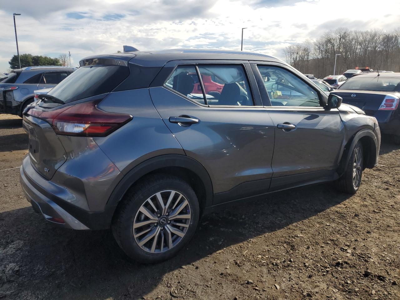 NISSAN KICKS SV