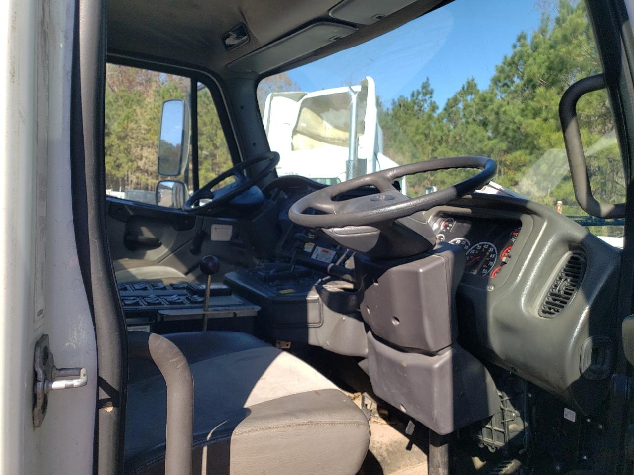 Lot #3297111507 2014 FREIGHTLINER M2 106 MED