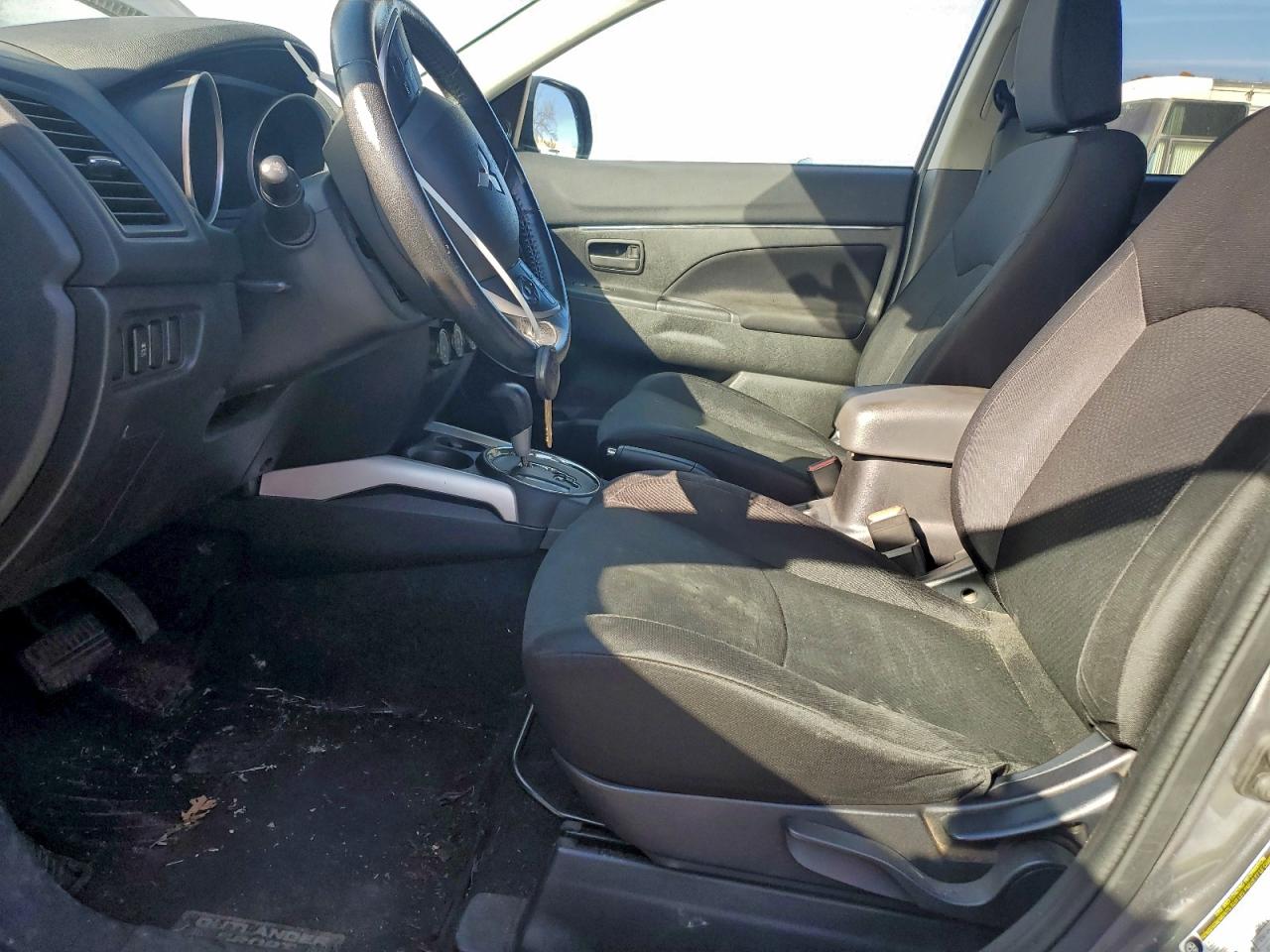 MITSUBISHI OUTLANDER ES