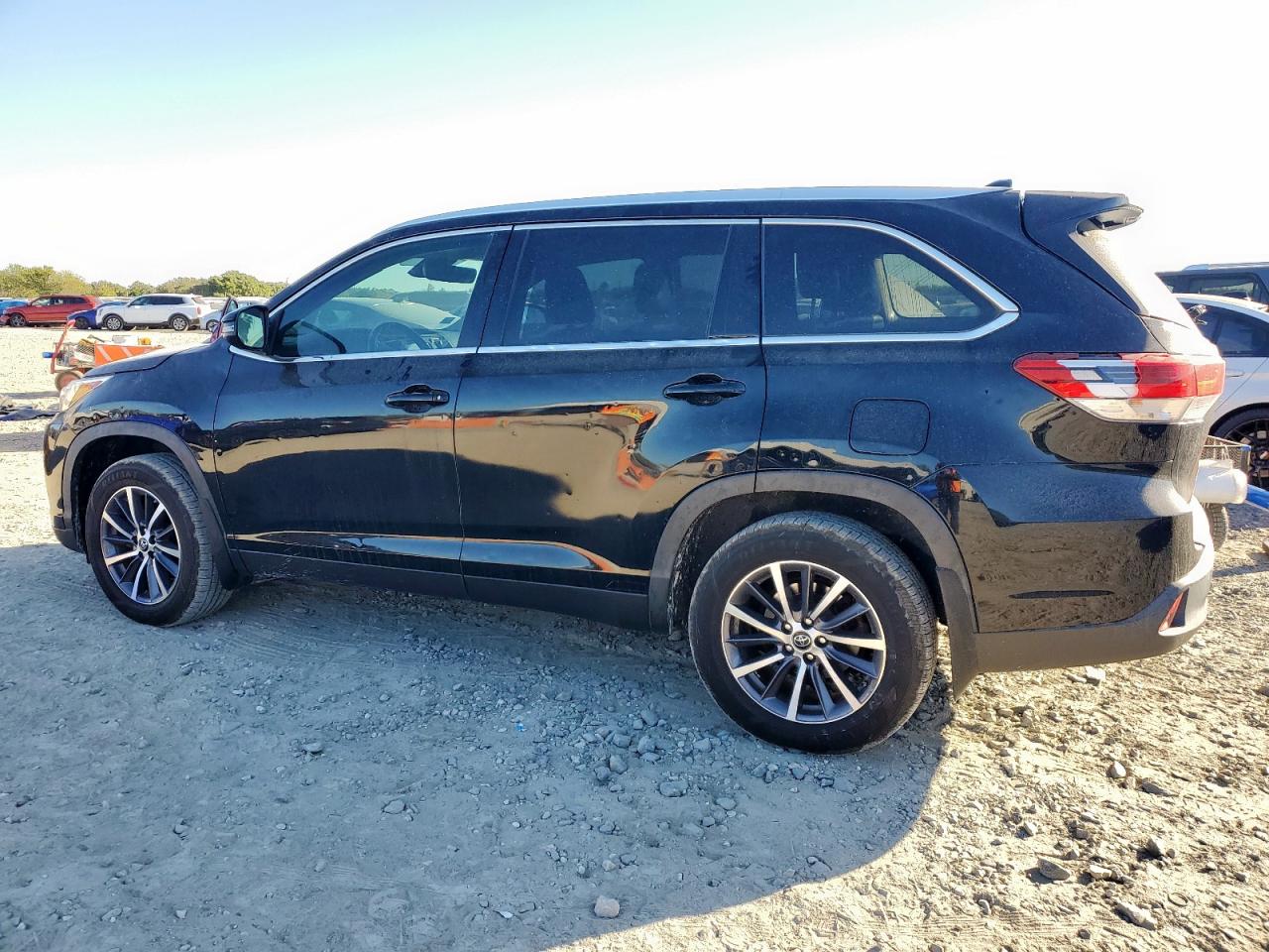 TOYOTA HIGHLANDER SE