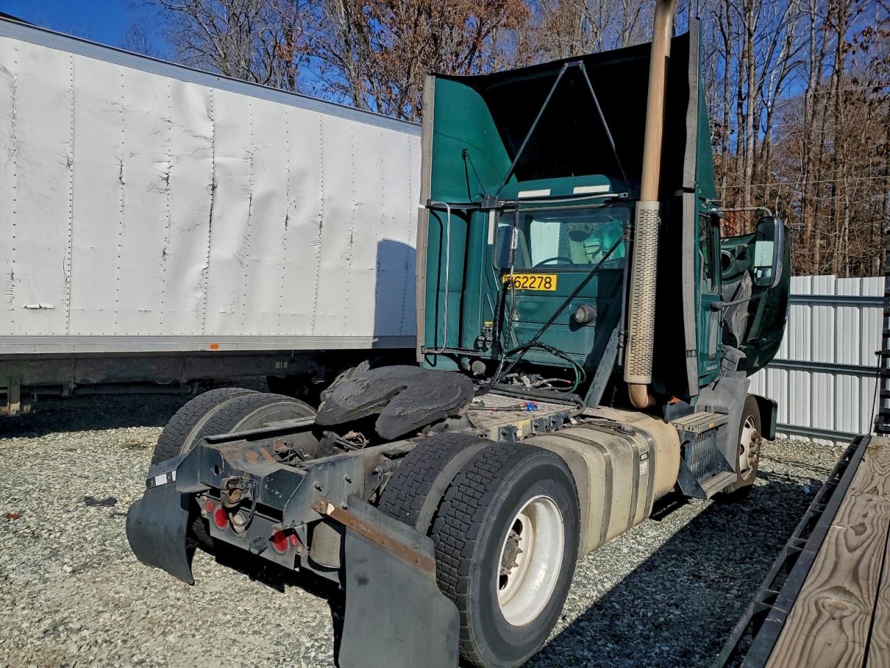 Lot #3302730044 2017 MACK 600 CXU600