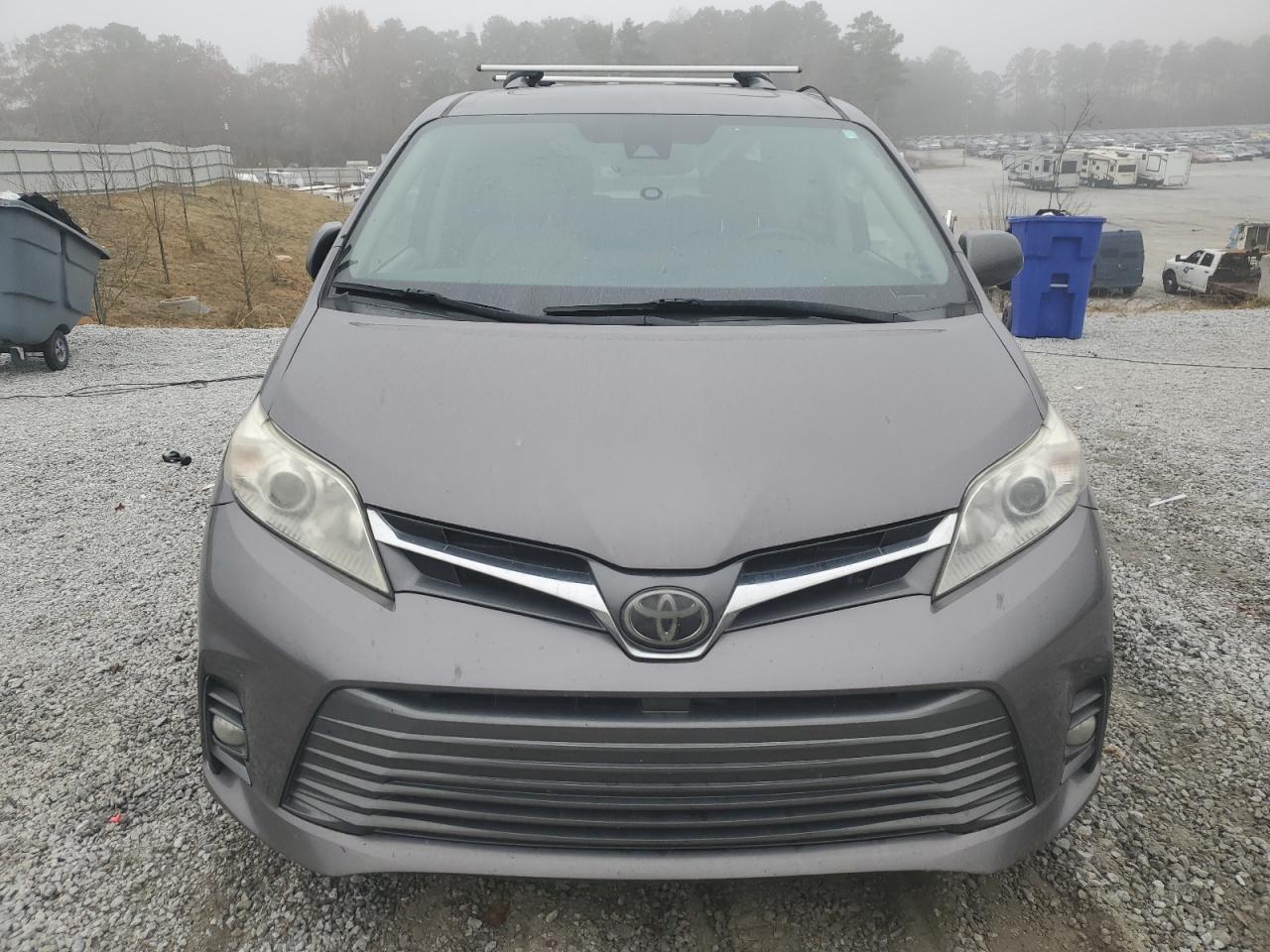 TOYOTA SIENNA XLE