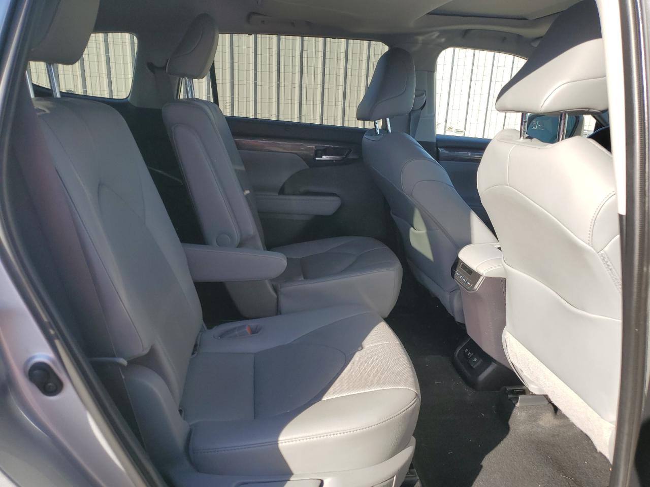 TOYOTA HIGHLANDER LIMITED