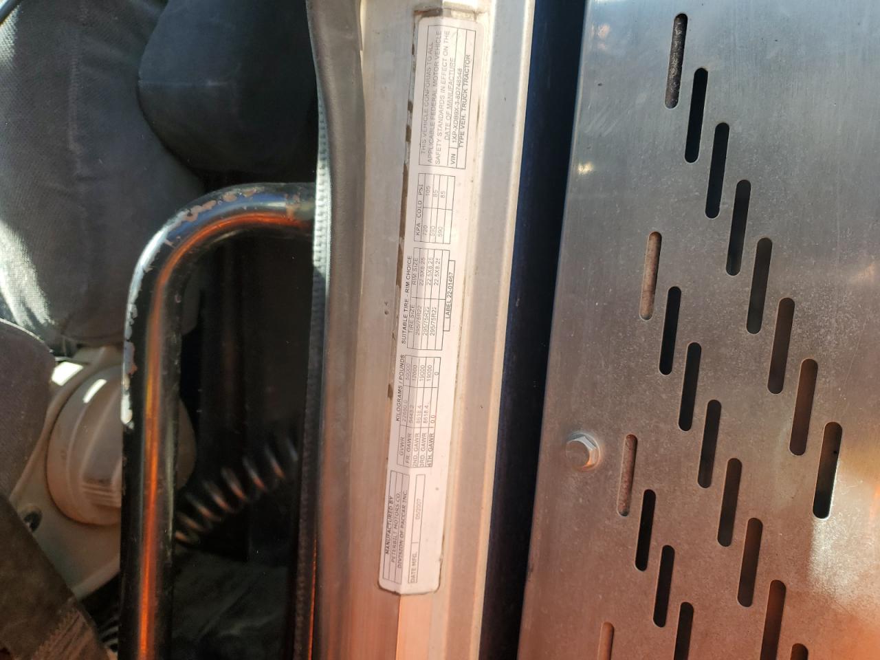 Lot #3290471794 2008 PETERBILT 389