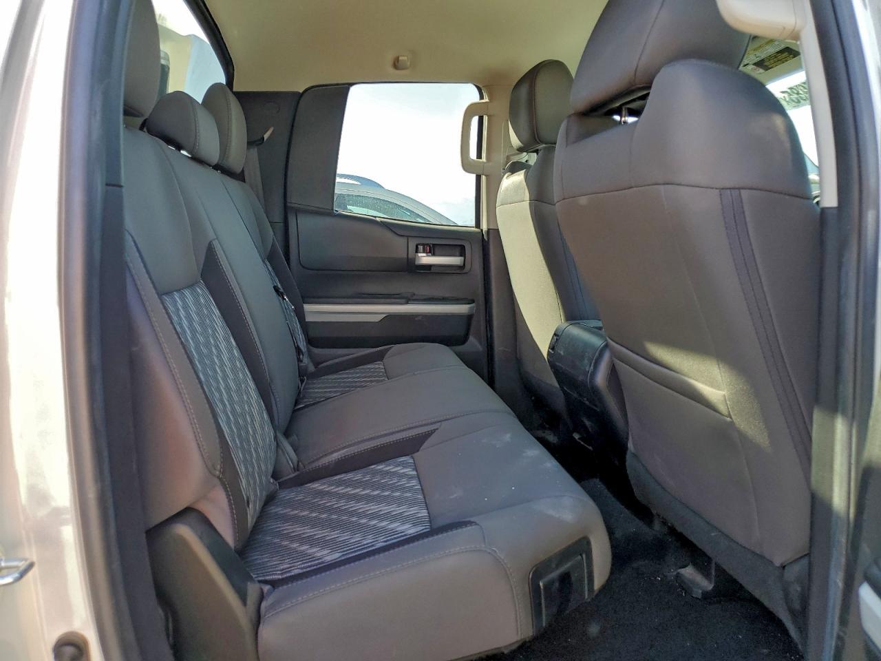 TOYOTA TUNDRA DOUBLE CAB SR