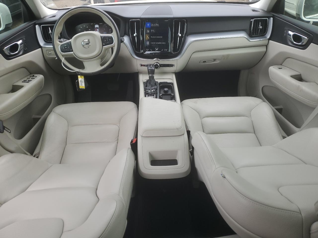VOLVO XC60 T5 MOMENTUM