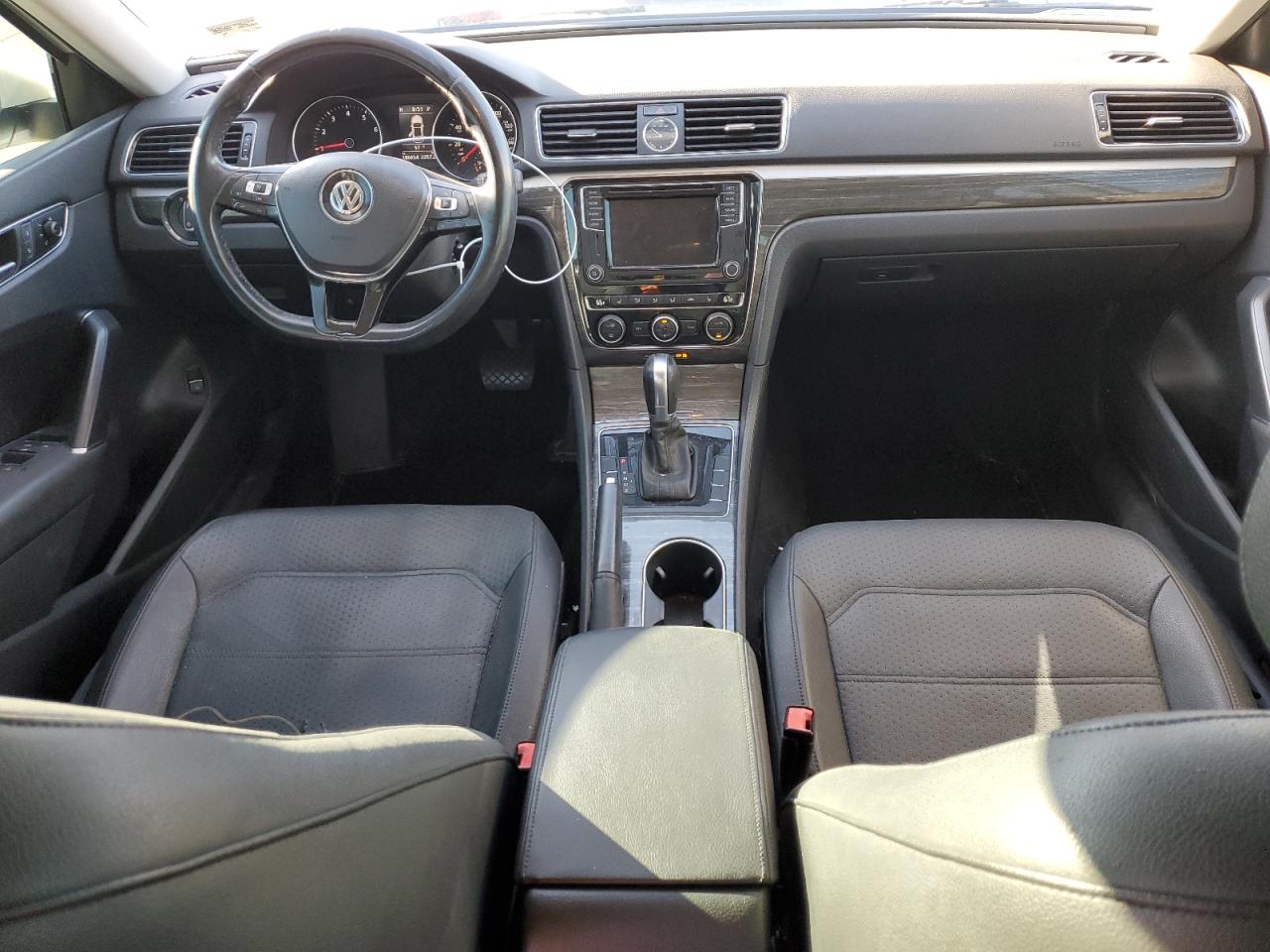 VOLKSWAGEN PASSAT SE