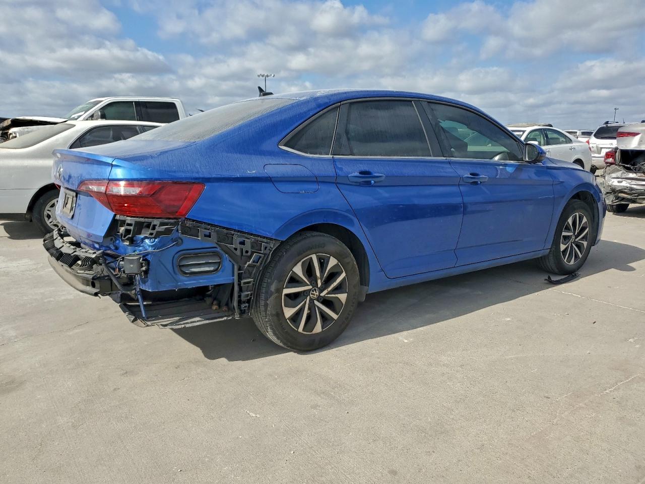 Lot #3304932574 2023 VOLKSWAGEN JETTA S