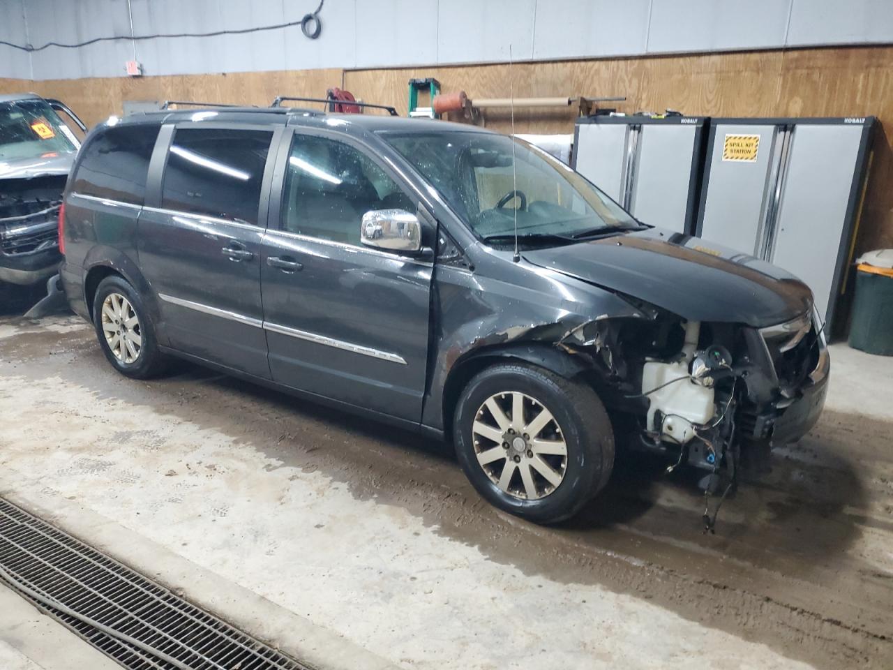 CHRYSLER TOWN & COUNTRY TOURING L