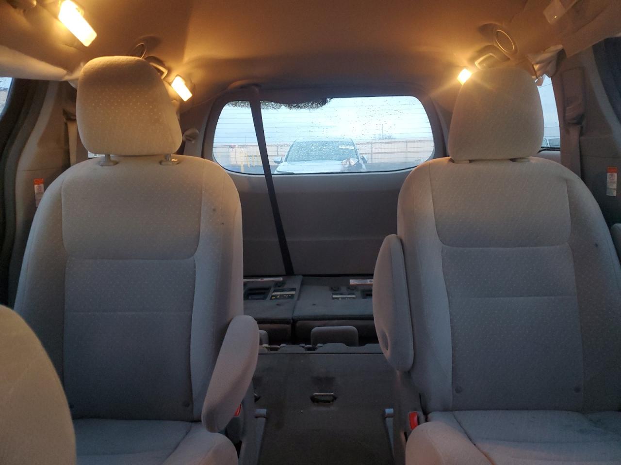 Lot #3298096127 2018 TOYOTA SIENNA LE