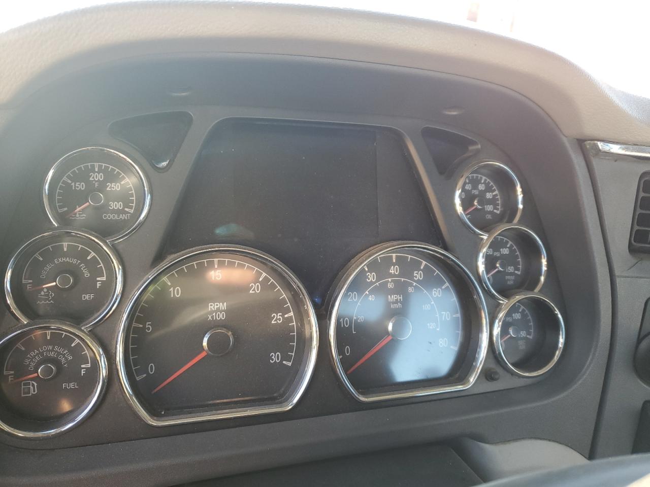 Lot #3296310430 2018 PETERBILT TRACTOR 579