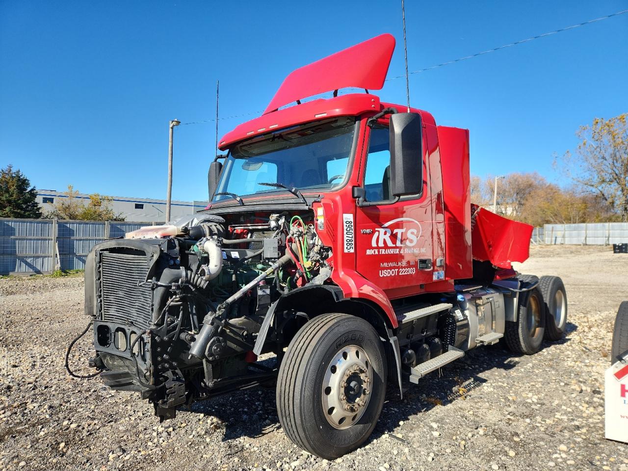 Lot #3302923072 2023 VOLVO VNR