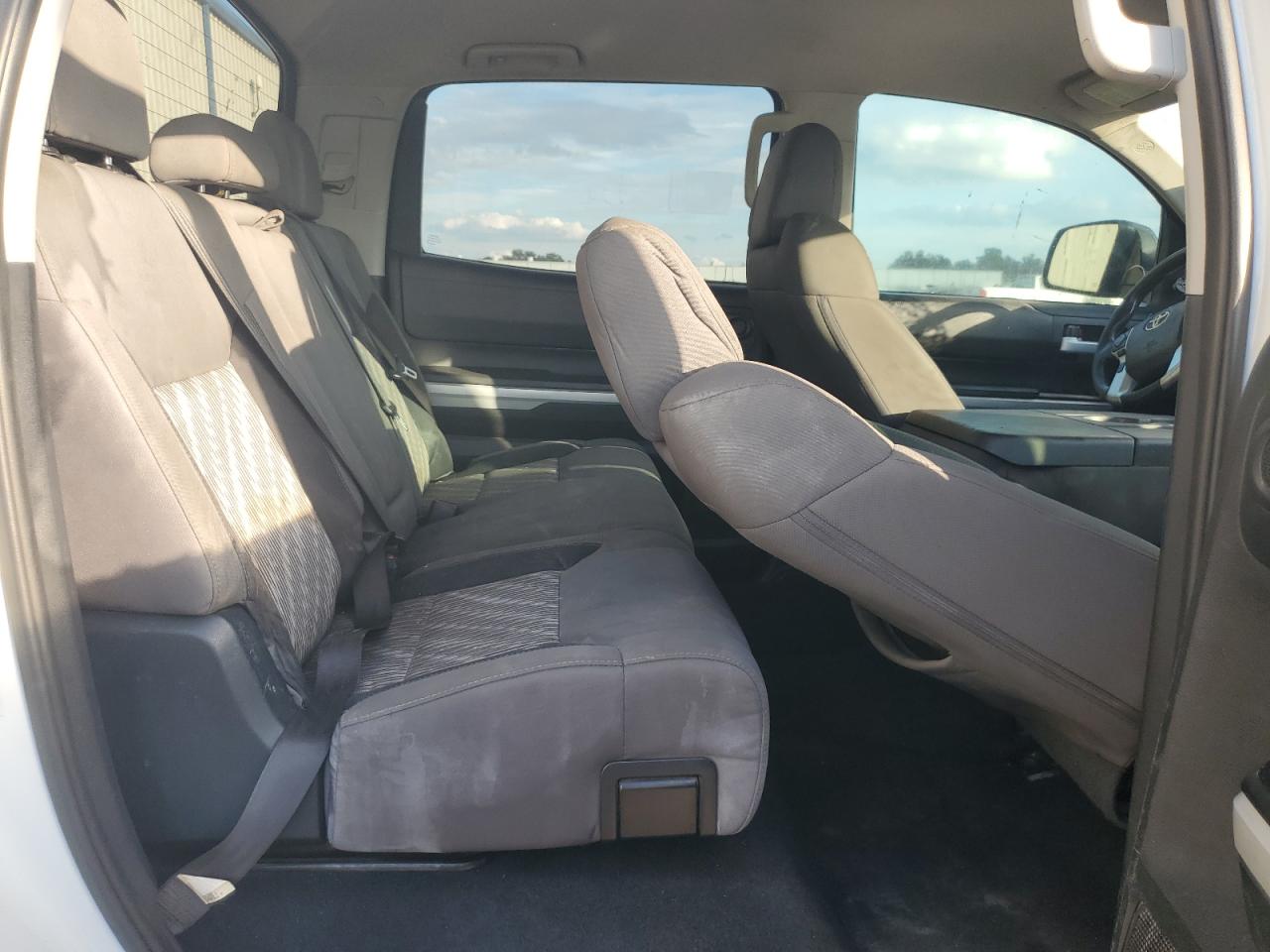 TOYOTA TUNDRA CREWMAX SR5