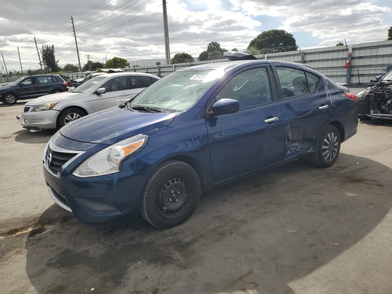 NISSAN VERSA S