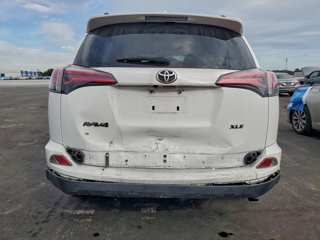 Lot #3301835381 2017 TOYOTA RAV4 XLE