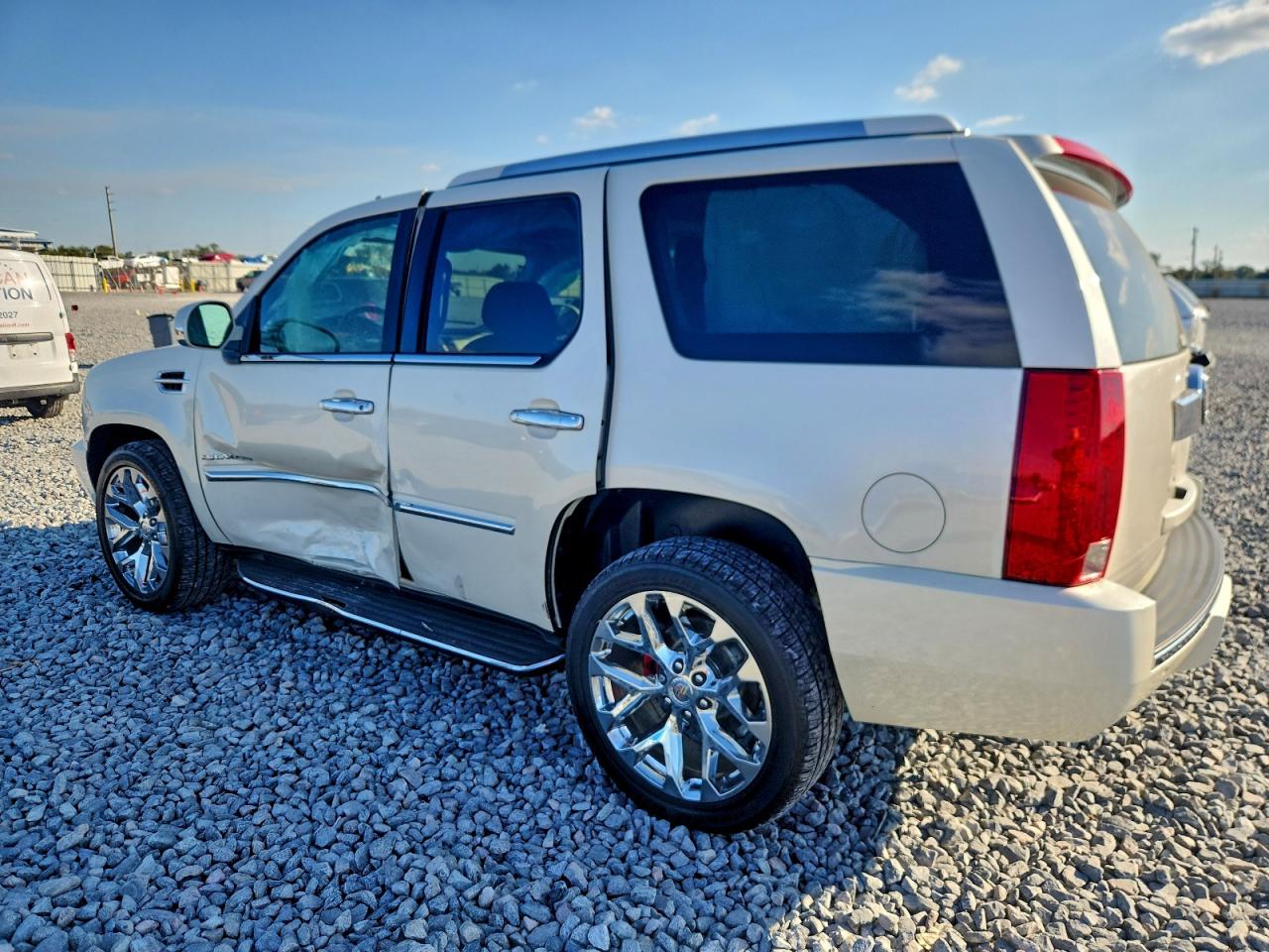 CADILLAC ESCALADE LUXURY