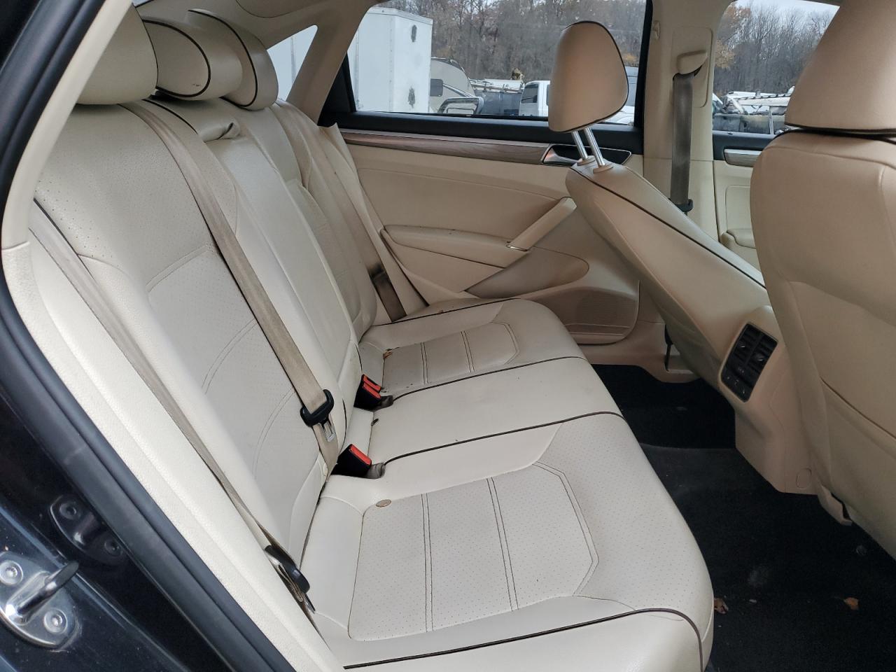 VOLKSWAGEN PASSAT SE