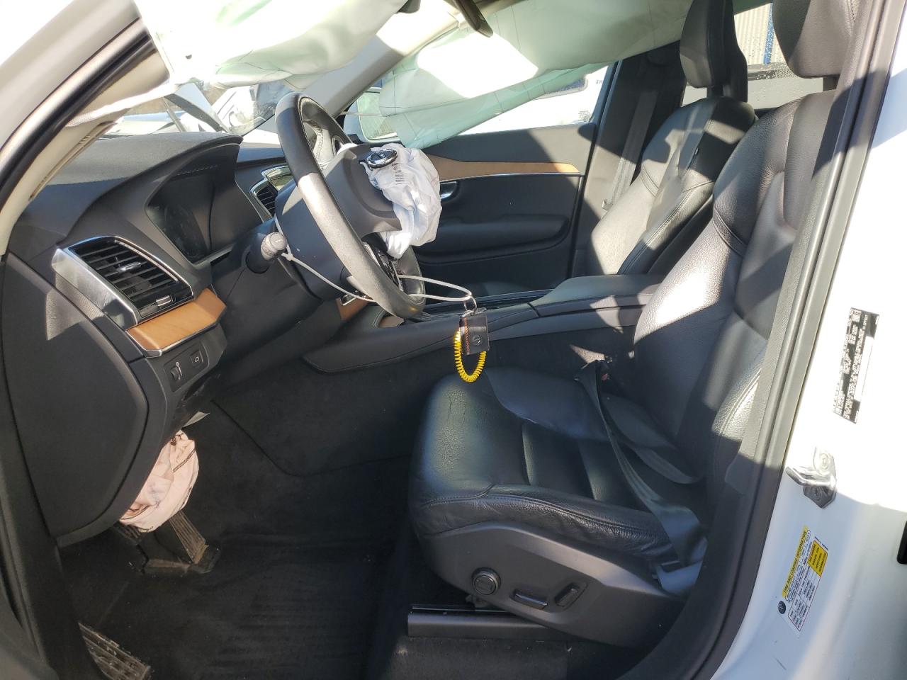 VOLVO XC90 T6 MOMENTUM