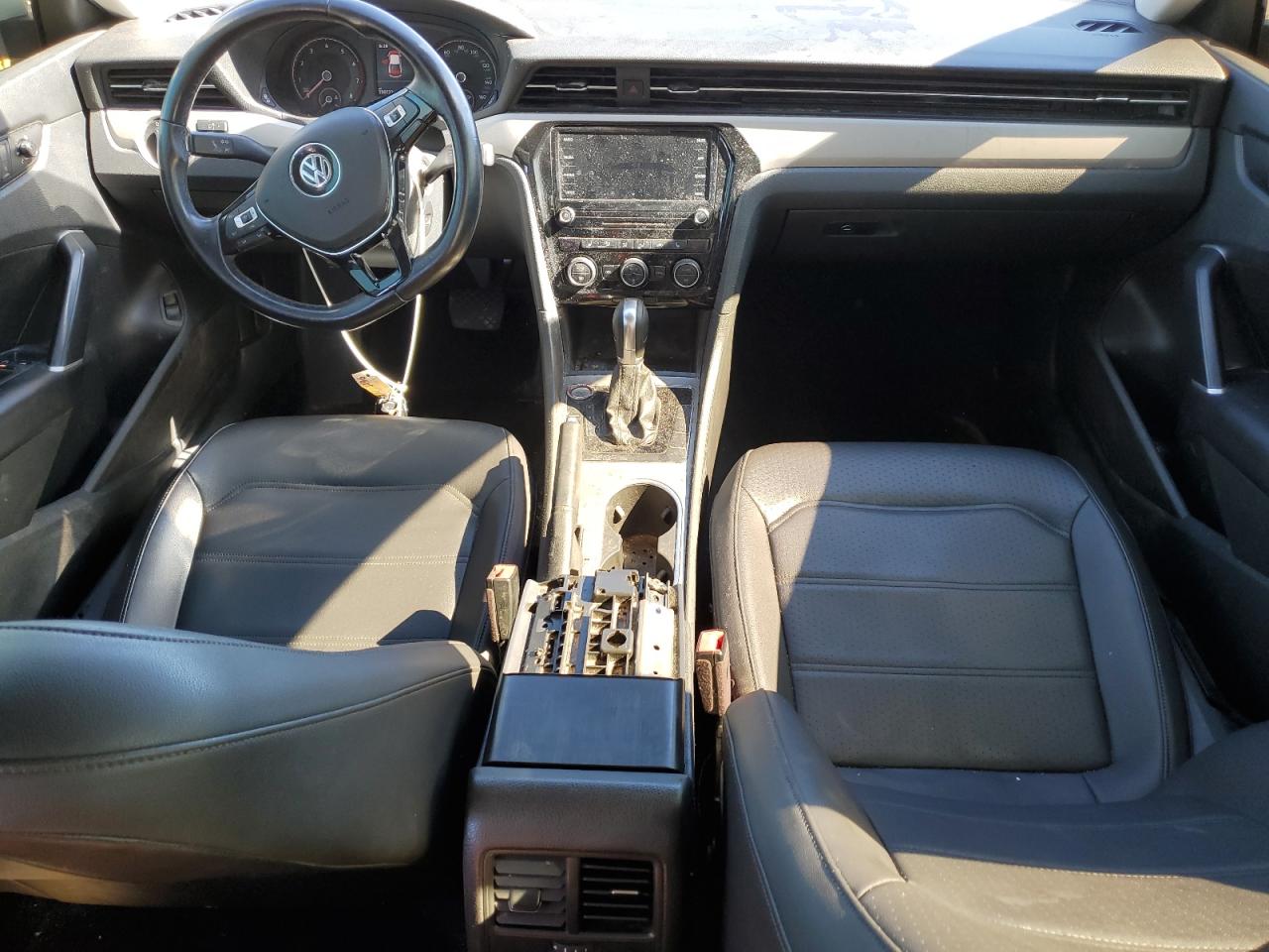 VOLKSWAGEN PASSAT SE