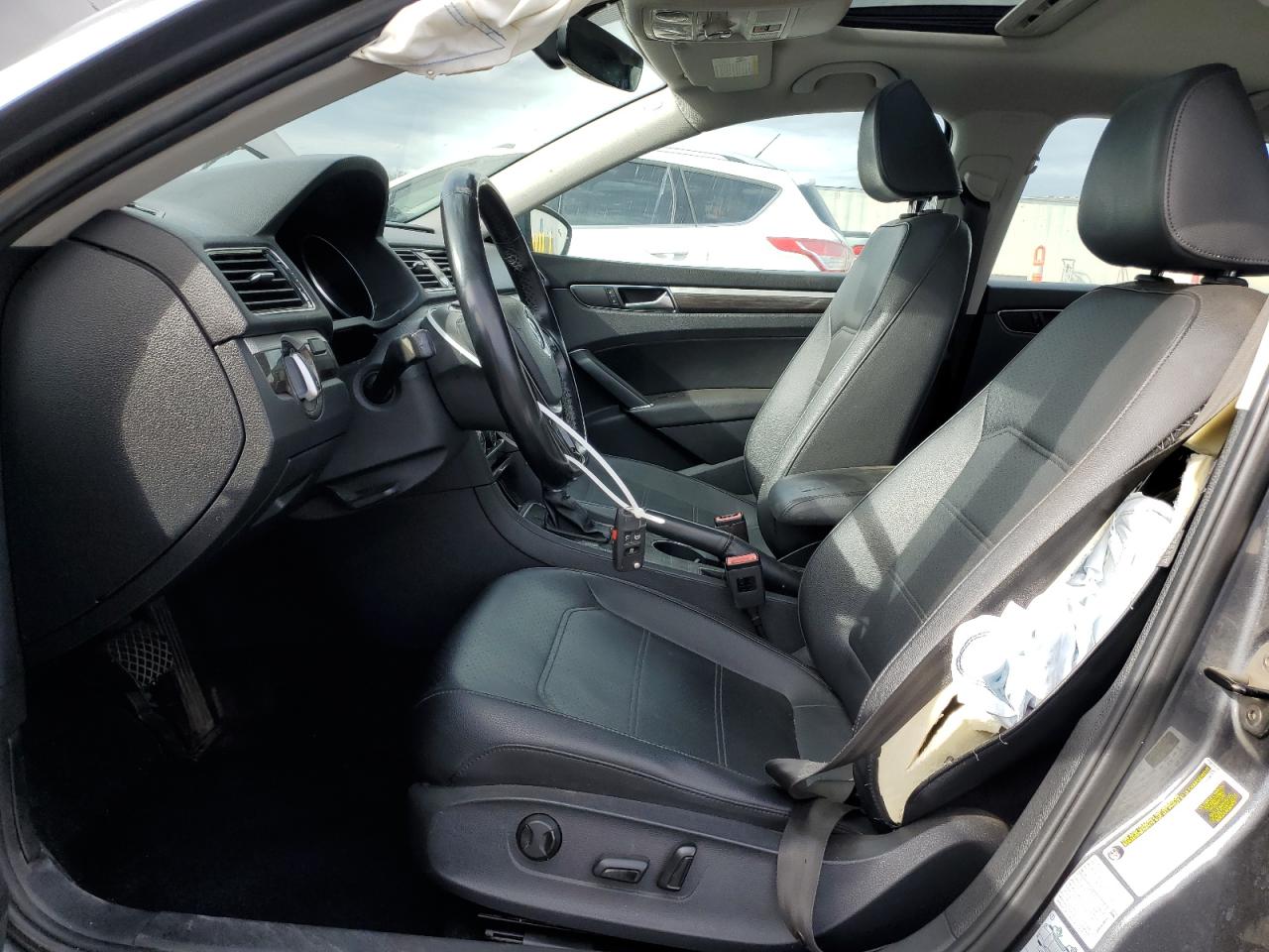 VOLKSWAGEN PASSAT SE