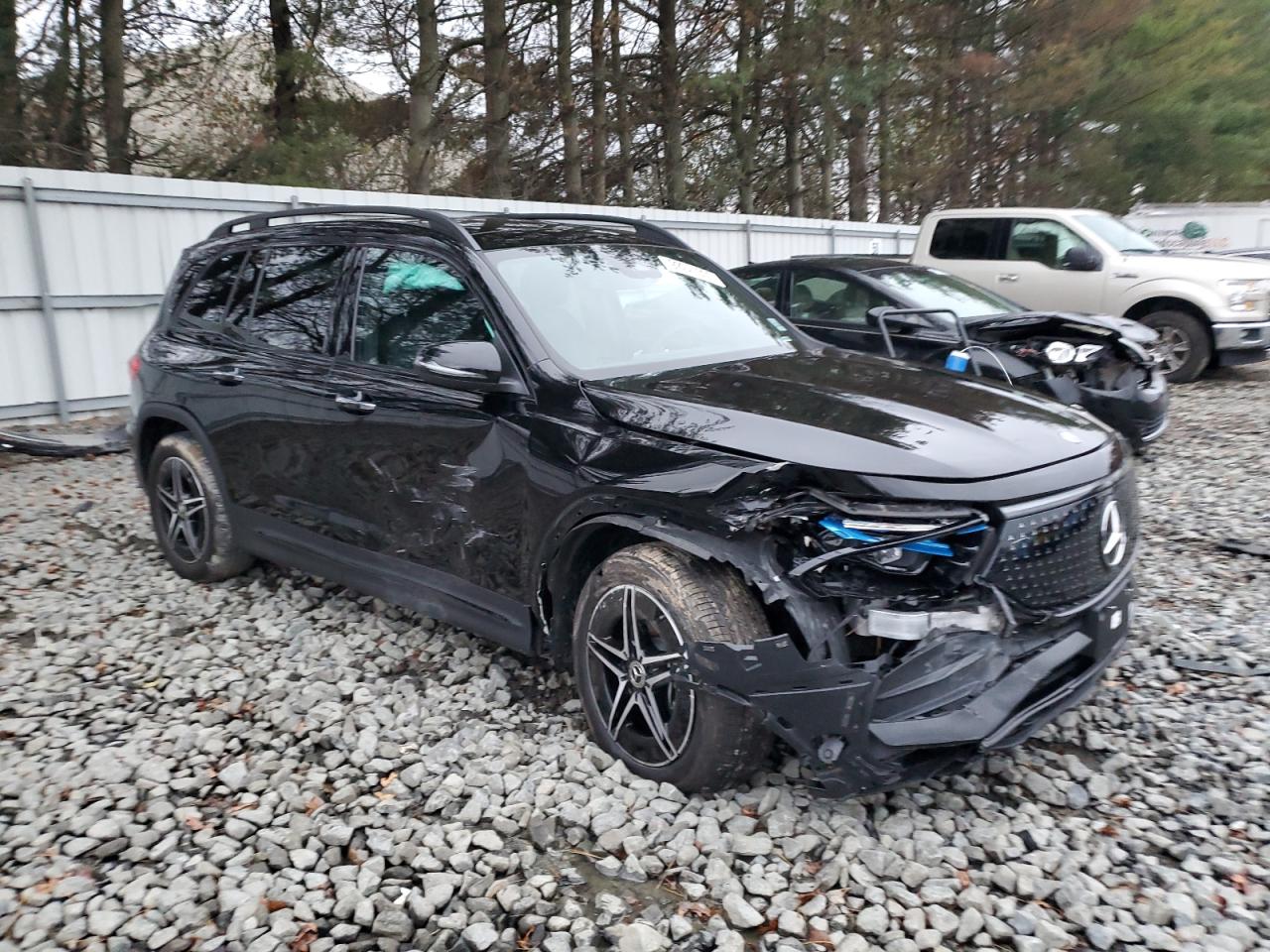 MERCEDES-BENZ EQB 300 4MATIC