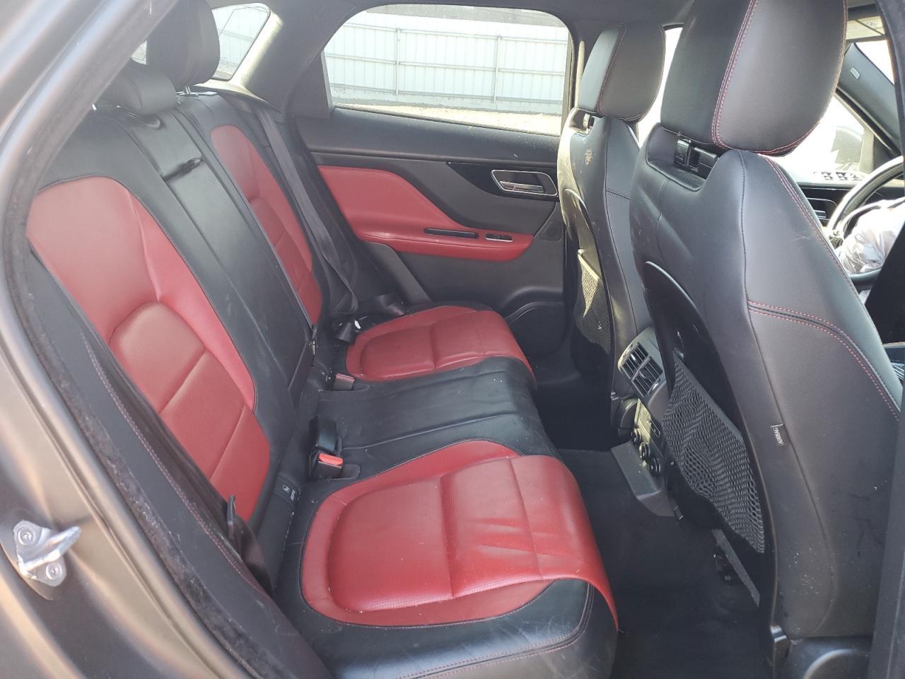 JAGUAR F-PACE R - SPORT