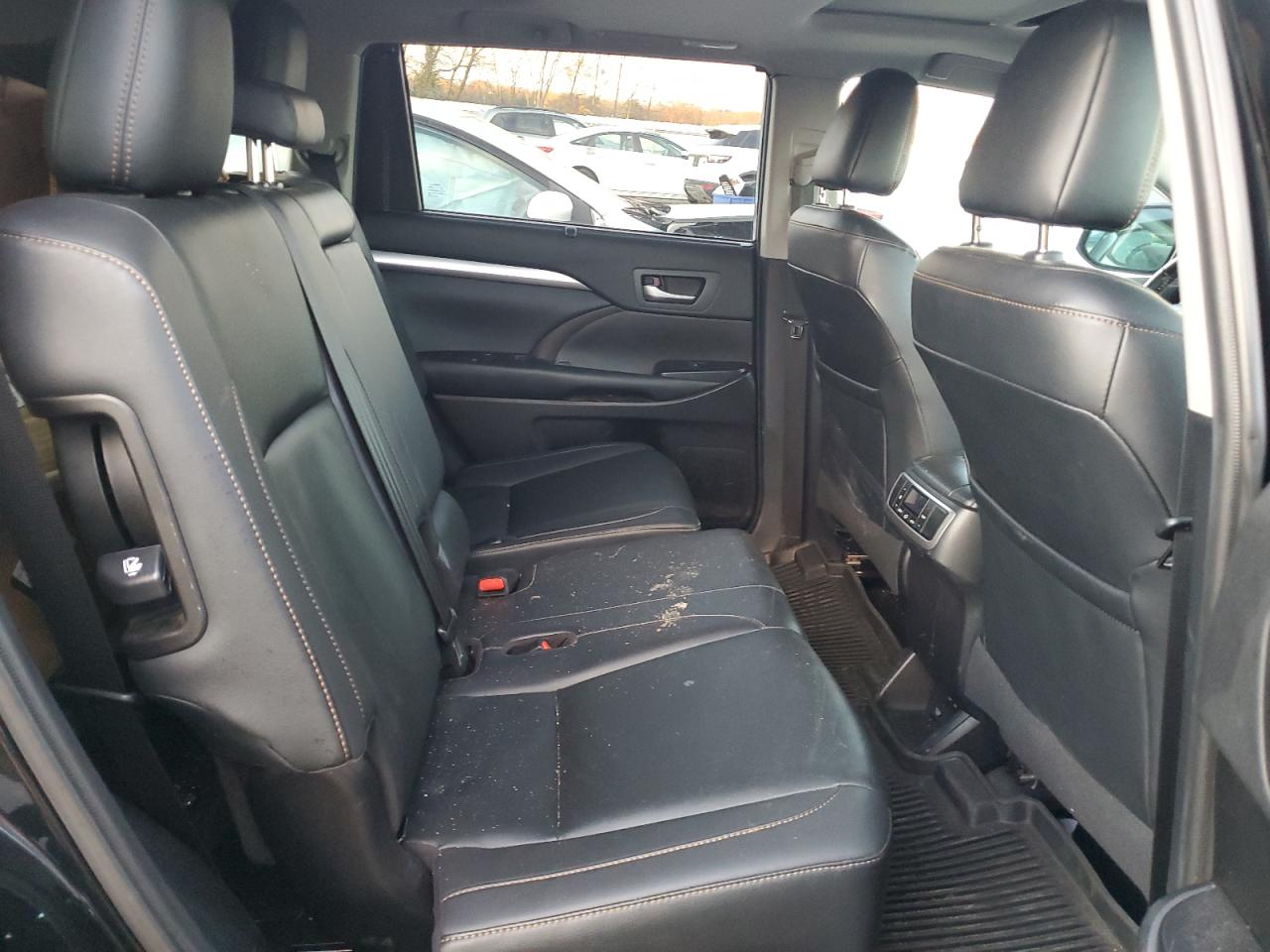 TOYOTA HIGHLANDER SE