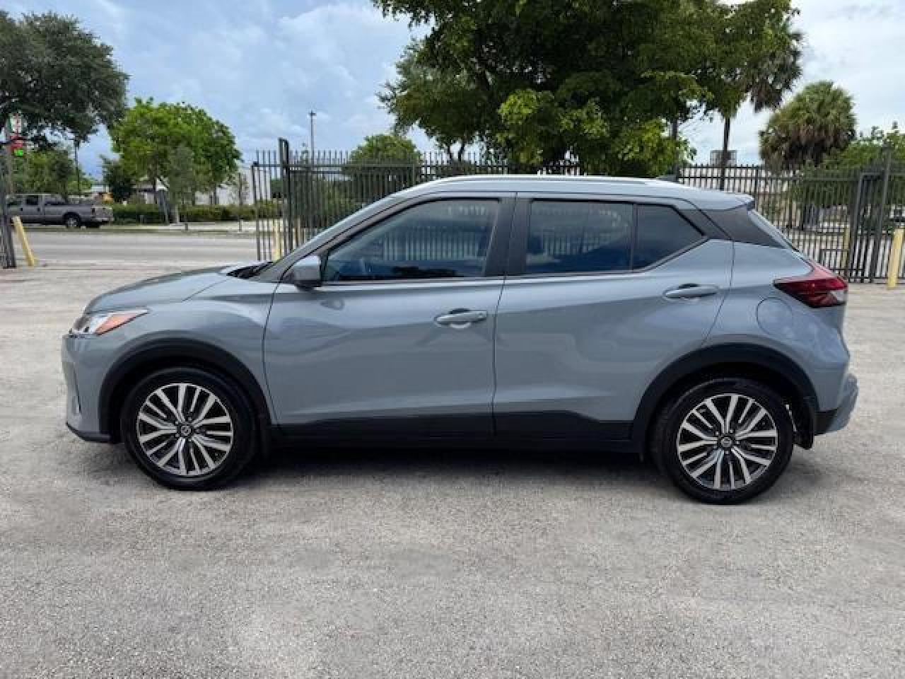 NISSAN KICKS SV