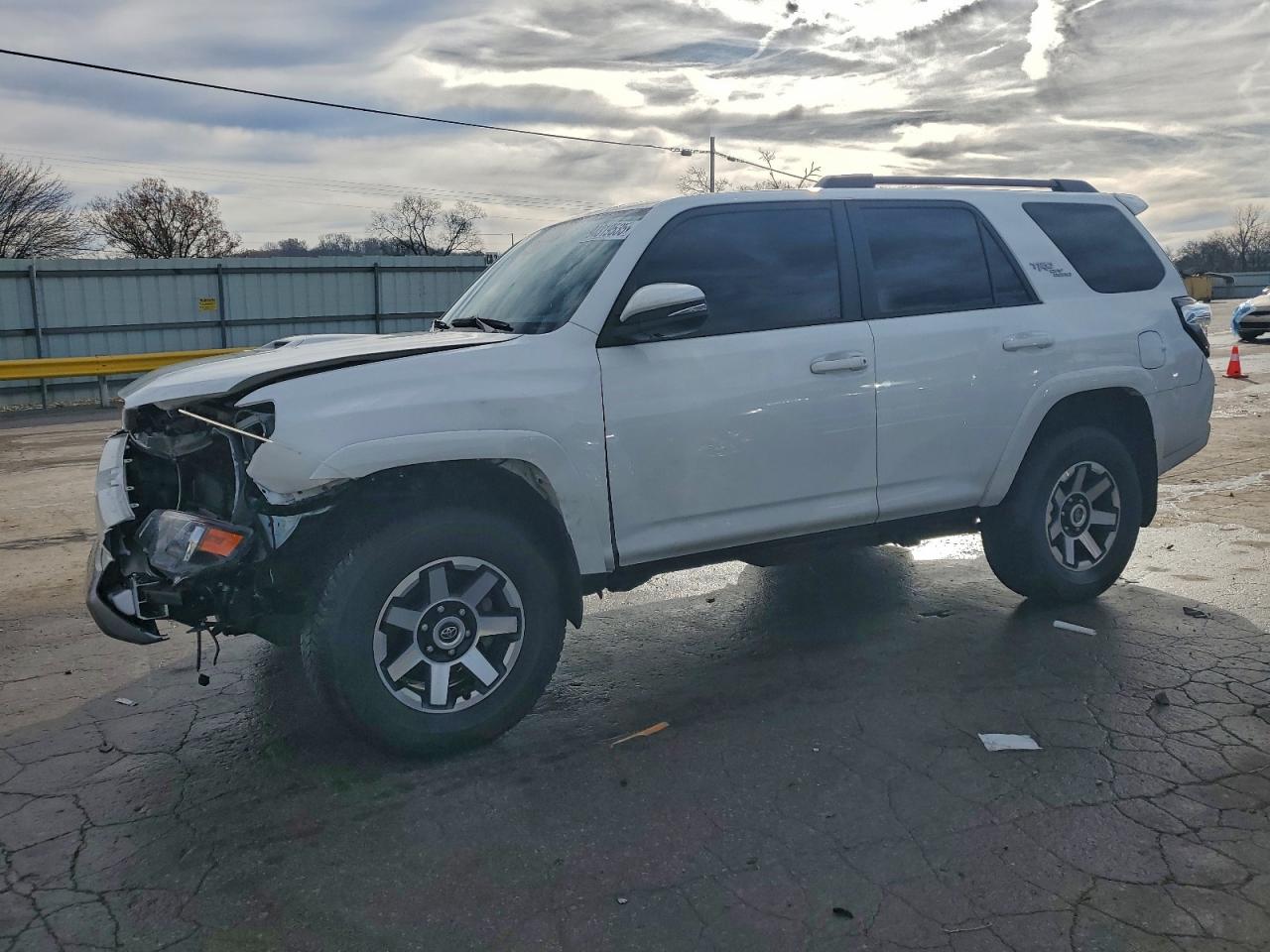 Lot #3302825898 2023 TOYOTA 4RUNNER SE