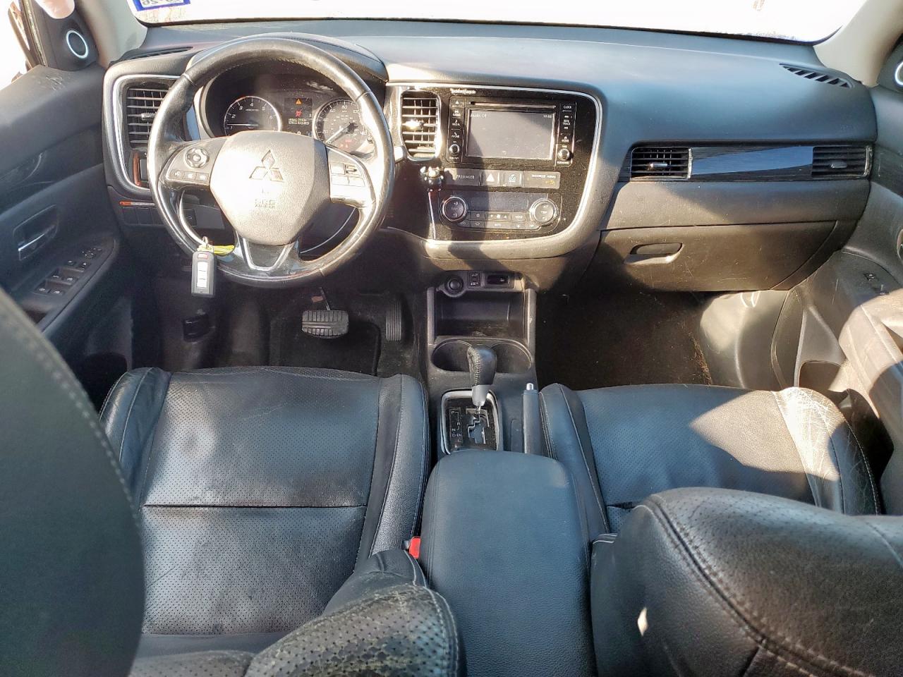 MITSUBISHI OUTLANDER SE