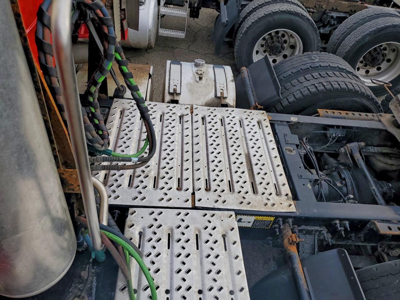 Lot #3296892819 2017 MACK CXU613