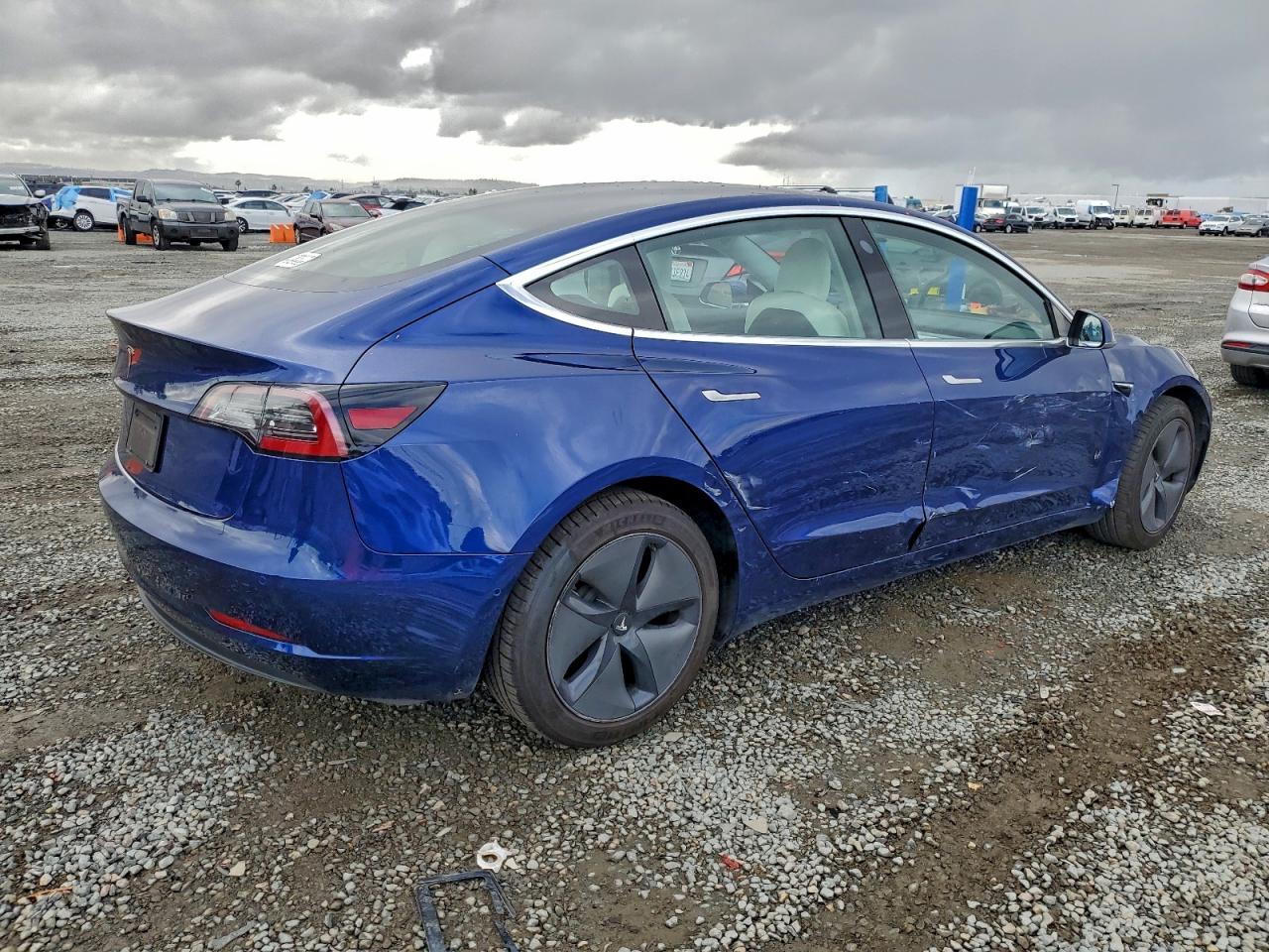 TESLA MODEL 3