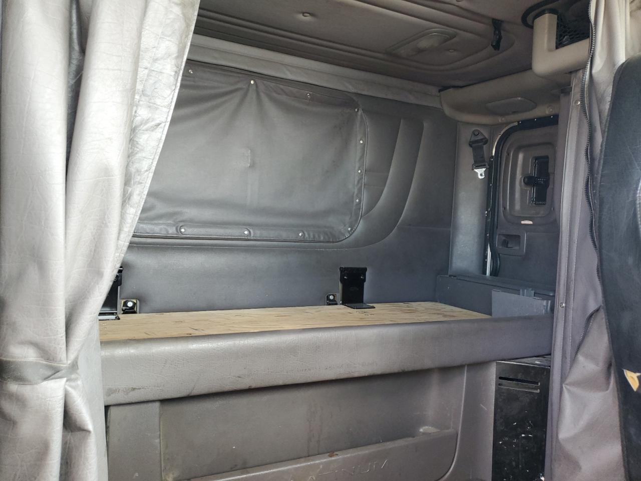 Lot #3285571288 2015 PETERBILT 389