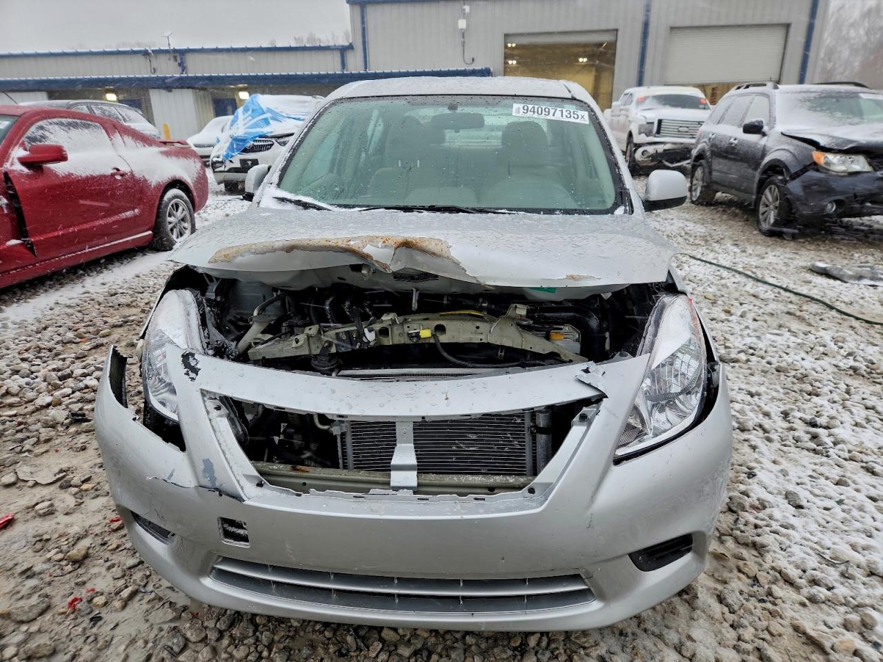 NISSAN VERSA S