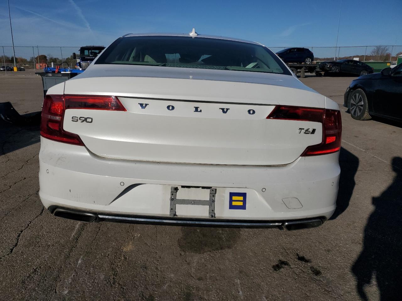 VOLVO S90 T6 MOMENTUM