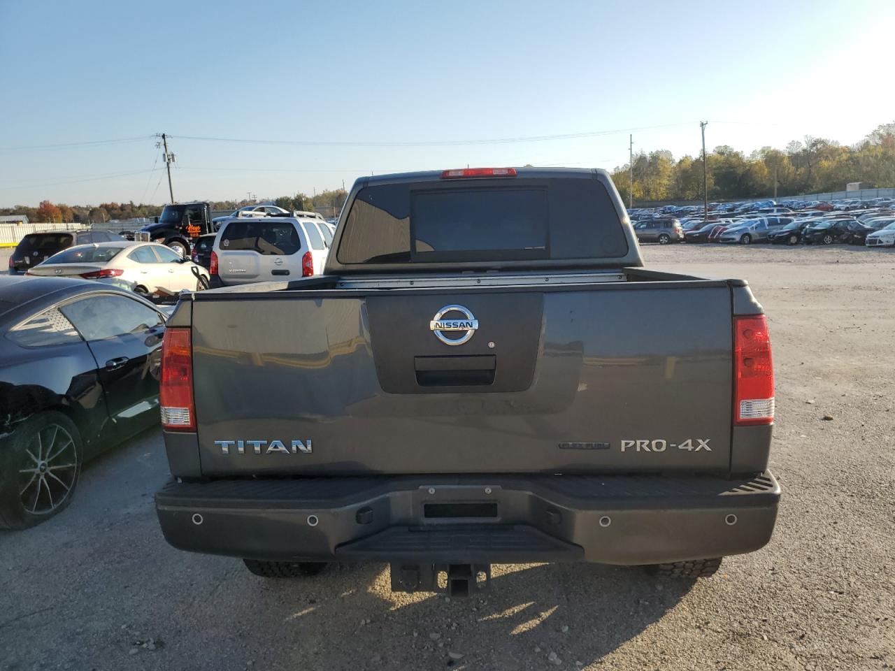 NISSAN TITAN S