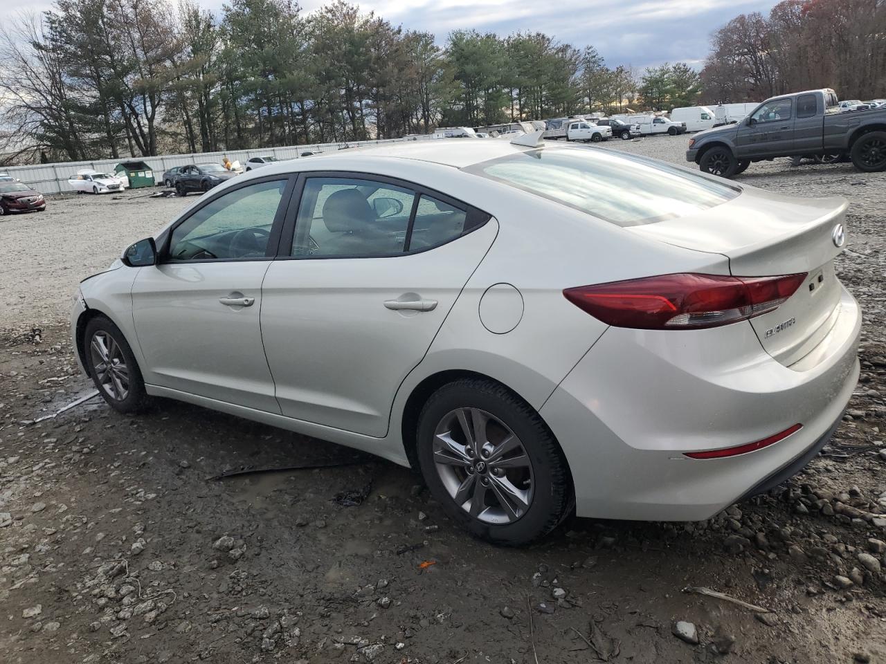 HYUNDAI ELANTRA SE