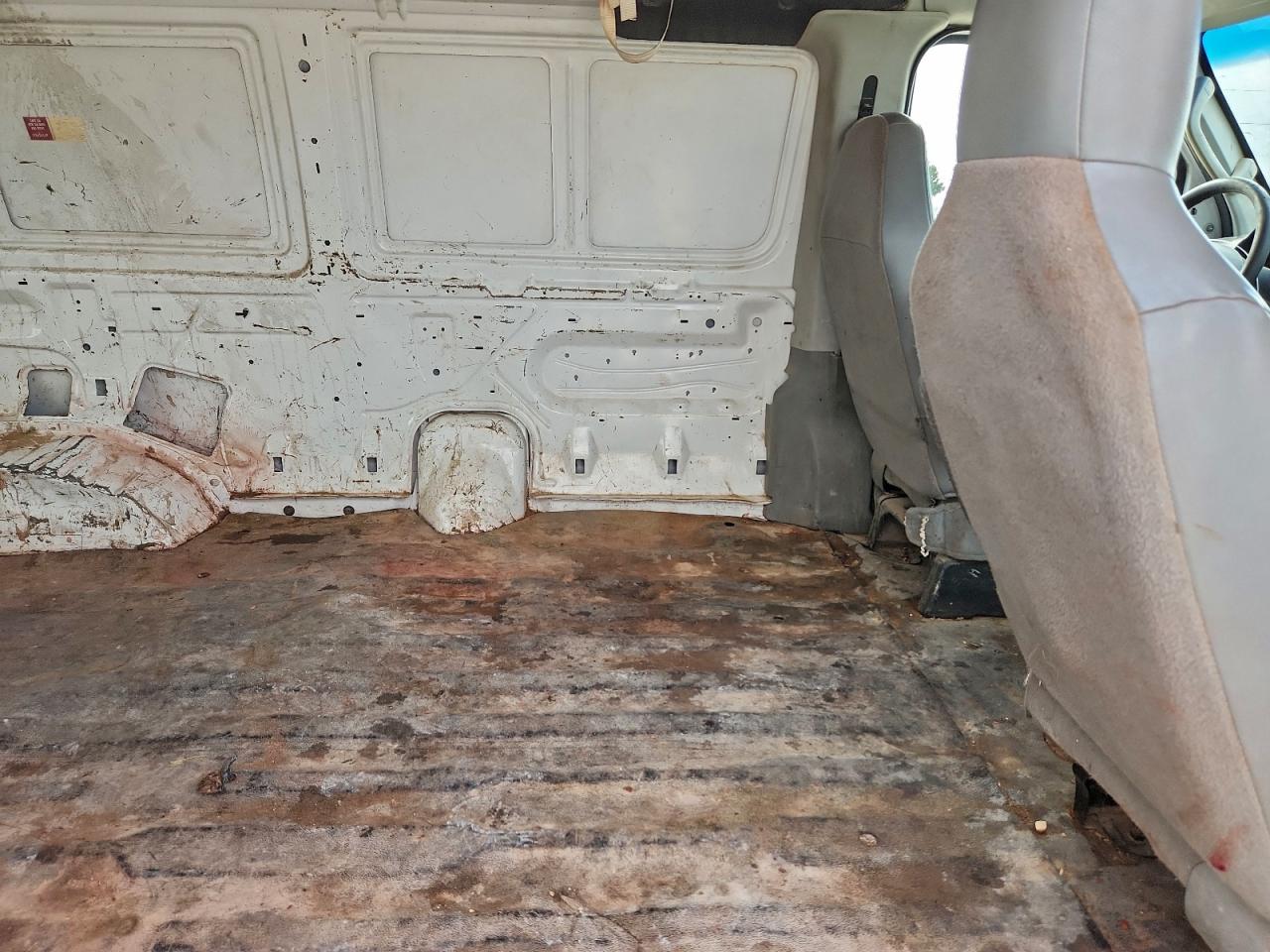 FORD ECONOLINE E150 VAN