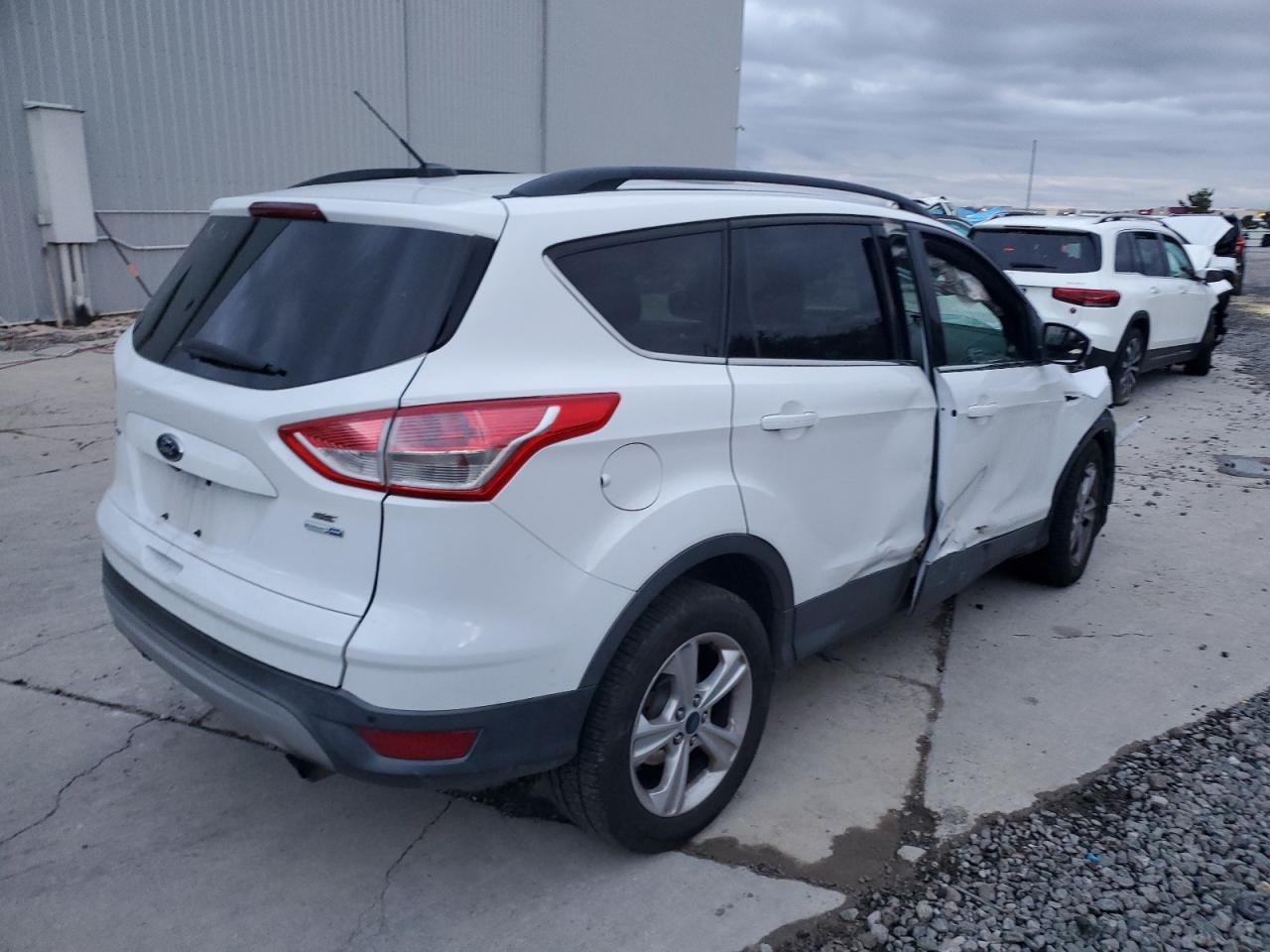 FORD ESCAPE SE