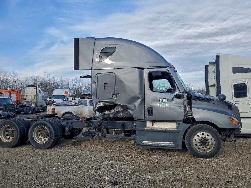 2018 FREIGHTLINER CASCADIA 1 #3305312305