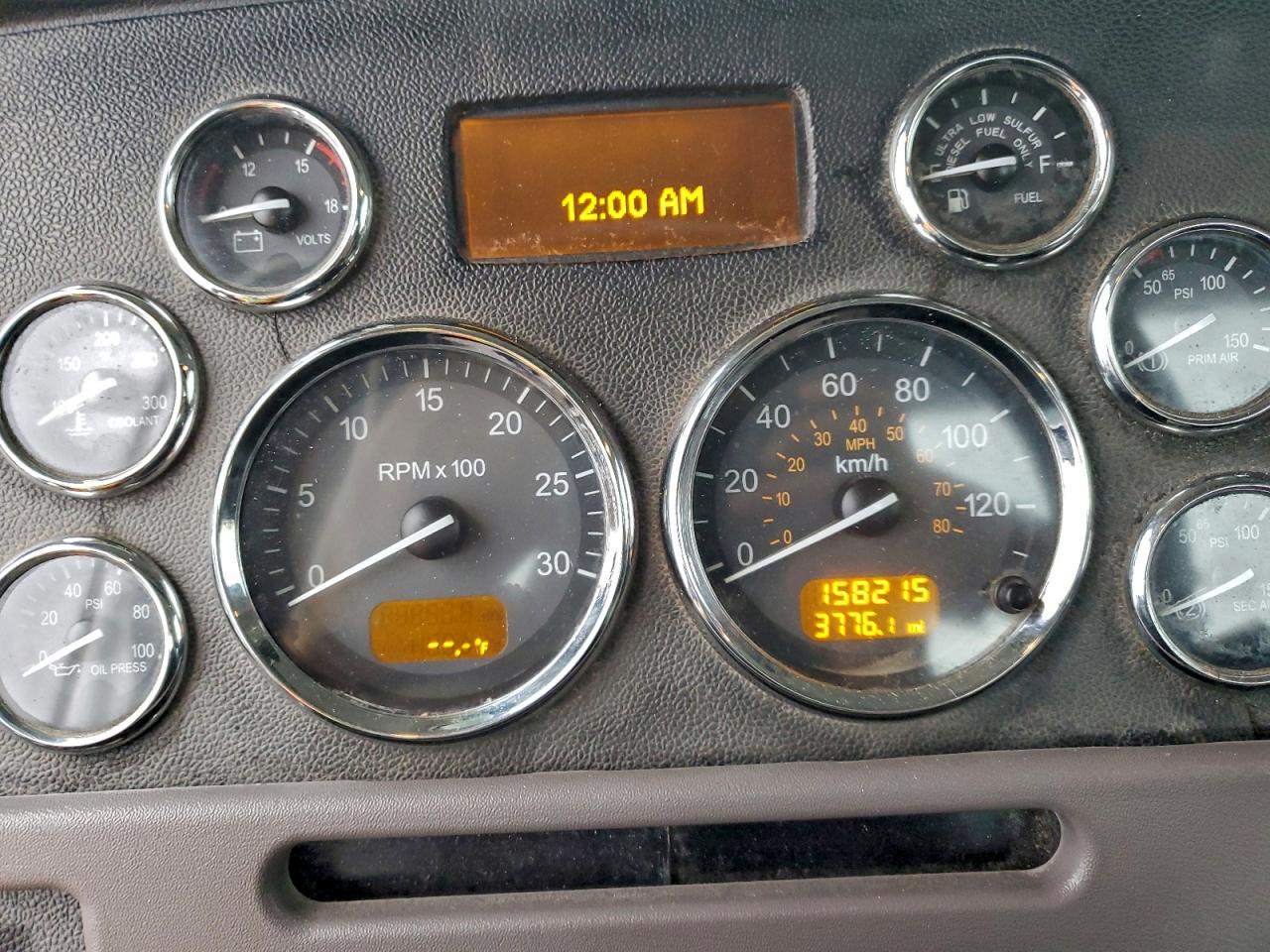 Lot #3294091945 2014 PETERBILT 365