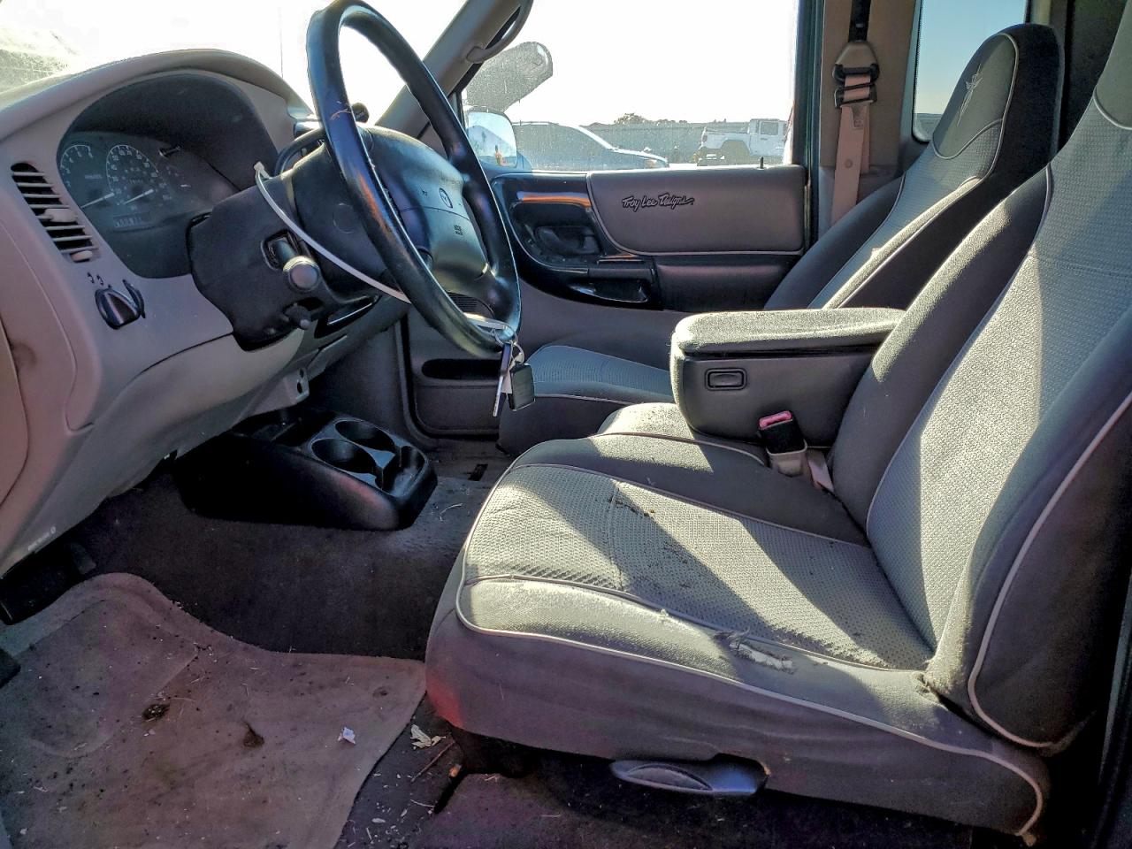 Lot #3298129143 1999 MAZDA B3000 CAB