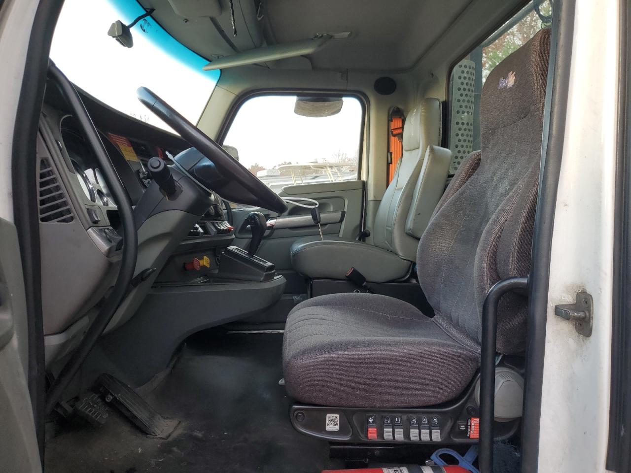 Lot #3297002819 2016 KENWORTH T680