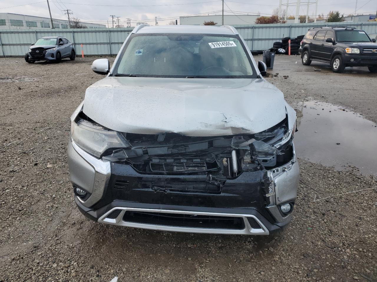 MITSUBISHI OUTLANDER SE