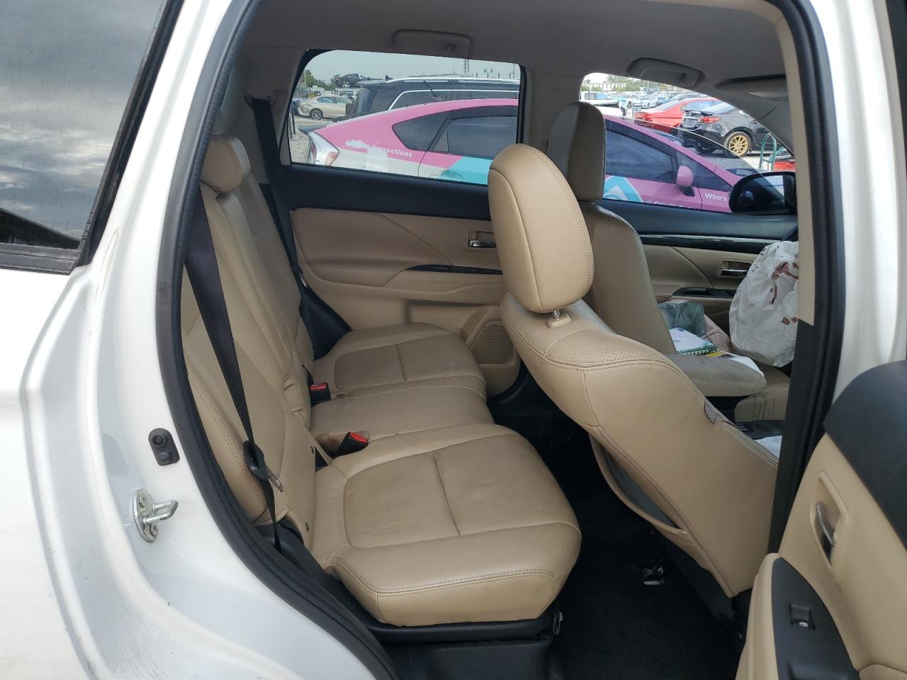 MITSUBISHI OUTLANDER SE