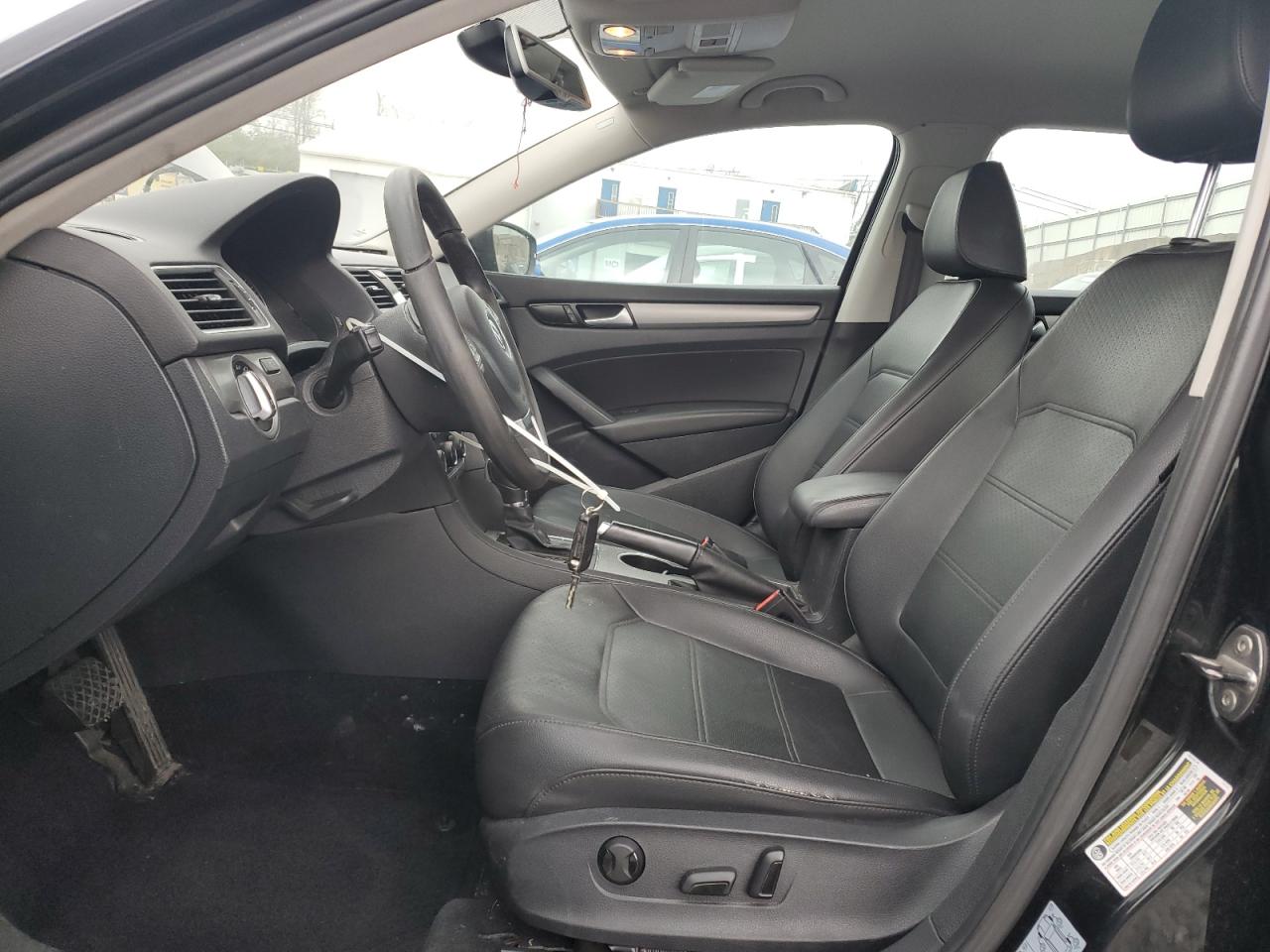 VOLKSWAGEN PASSAT SE